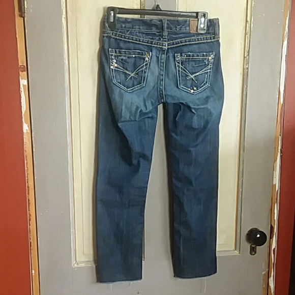 BKE Starlite Cropped Distressed Jeans - Picture 6 of 8